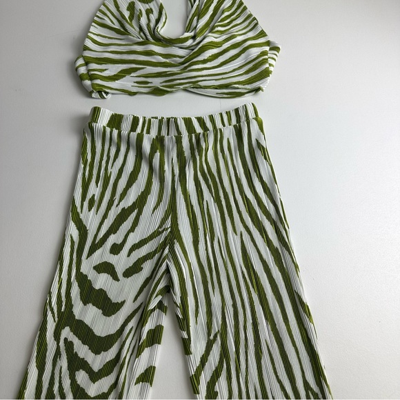 Always around Plisse fashion, nova women’s size medium two-piece halter set(New) - Picture 11 of 13